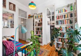 Charming 2+1 bedroom apartment with high ceilings in Campolide, near the Lycée Français