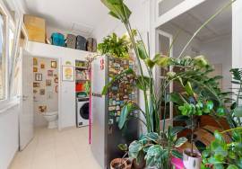 Charming 2+1 bedroom apartment with high ceilings in Campolide, near the Lycée Français