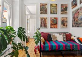 Charming 2+1 bedroom apartment with high ceilings in Campolide, near the Lycée Français