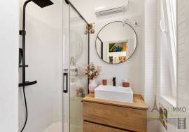 Charming 2+1 bedroom apartment with high ceilings in Campolide, near the Lycée Français