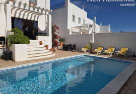 Albufeira, 3 Bedroom Villa with Pool and Sea Views Albufeira, 3 Bedroom Villa with Pool and Sea Views