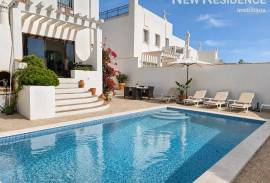 Albufeira, 3 Bedroom Villa with Pool and Sea Views Albufeira, 3 Bedroom Villa with Pool and Sea Views