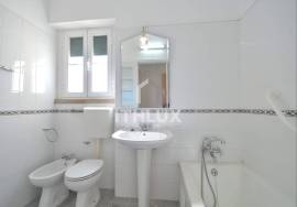 For Rent - 4 Bedrooms Avenidas Novas, Lisbon