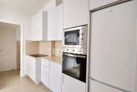 For Rent - 4 Bedrooms Avenidas Novas, Lisbon
