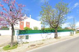 3 bedroom villa of the OCCUPIED bank inserted in a Condominium in Quinta das Lagoas, in Ferreiras, Albufeira