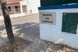 3 bedroom villa of the OCCUPIED bank inserted in a Condominium in Quinta das Lagoas, in Ferreiras, Albufeira