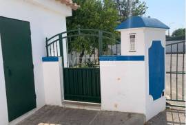 3 bedroom villa of the OCCUPIED bank inserted in a Condominium in Quinta das Lagoas, in Ferreiras, Albufeira