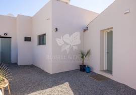 Detached 3 bedroom quinta in very quiet country location near Moncarapacho Detached 3 bedroom quinta in very quiet country location near Moncarapacho