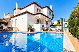 3+2 Bedroom Villa with Pool in the Old Village, Vilamoura
