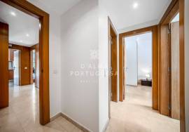2 Bedroom Apartment | garage for long-term rental in Praia da Rocha