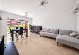 2 Bedroom Apartment | garage for long-term rental in Praia da Rocha
