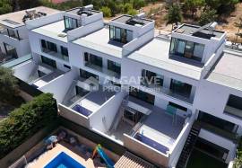 3+1 Bedroom Townhouse with Private Pool in Gambelas, Faro 3+1 Bedroom Townhouse with Private Pool in Gambelas, Faro