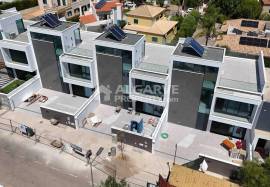 3+1 Bedroom Townhouse with Private Pool in Gambelas, Faro 3+1 Bedroom Townhouse with Private Pool in Gambelas, Faro