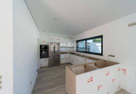 3+1 Bedroom Townhouse with Private Pool in Gambelas, Faro 3+1 Bedroom Townhouse with Private Pool in Gambelas, Faro
