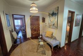 Rentals per Year: T3 in the Center of Loulé with Garage, Elevator and Balconies – Do It All on Foot! Rentals per Year: T3 in the Center of Loulé with Garage, Elevator and Balconies – Do It All on Foot!