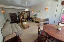 Rentals per Year: T3 in the Center of Loulé with Garage, Elevator and Balconies – Do It All on Foot! Rentals per Year: T3 in the Center of Loulé with Garage, Elevator and Balconies – Do It All on Foot!