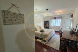 Rentals per Year: T3 in the Center of Loulé with Garage, Elevator and Balconies – Do It All on Foot! Rentals per Year: T3 in the Center of Loulé with Garage, Elevator and Balconies – Do It All on Foot!