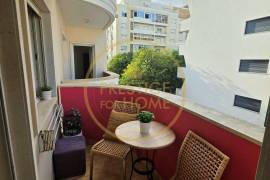 Rentals per Year: T3 in the Center of Loulé with Garage, Elevator and Balconies – Do It All on Foot! Rentals per Year: T3 in the Center of Loulé with Garage, Elevator and Balconies – Do It All on Foot!