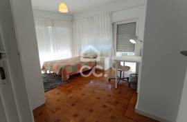 Furnished 4 Bedroom Apartment for Rent – Metro Combatentes, Porto