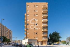 2 bedroom apartment with garage and central heating next to Casa da Música