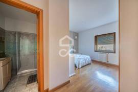 2 bedroom apartment with garage and central heating next to Casa da Música