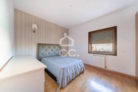 2 bedroom apartment with garage and central heating next to Casa da Música