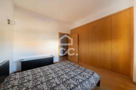2 bedroom apartment with garage and central heating next to Casa da Música