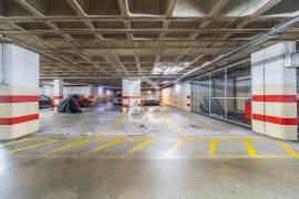 2 bedroom apartment with garage and central heating next to Casa da Música