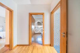 2 bedroom apartment with garage and central heating next to Casa da Música