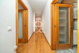 2 bedroom apartment with garage and central heating next to Casa da Música