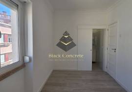 Renovated 2-Bed Apartment in São Vicente, Lisboa