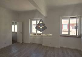Renovated 2-Bed Apartment in São Vicente, Lisboa