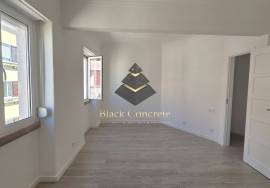 Renovated 2-Bed Apartment in São Vicente, Lisboa