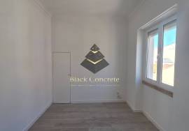 Renovated 2-Bed Apartment in São Vicente, Lisboa