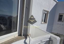 Renovated 2-Bed Apartment in São Vicente, Lisboa