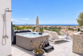 Tavira – 3-bedroom villa with rooftop pool, sea views and garage