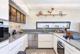Tavira – 3-bedroom villa with rooftop pool, sea views and garage