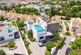 Tavira – 3-bedroom villa with rooftop pool, sea views and garage
