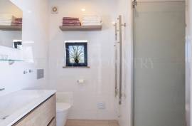 Tavira – 3-bedroom villa with rooftop pool, sea views and garage