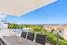 Tavira – 3-bedroom villa with rooftop pool, sea views and garage