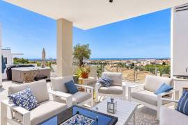 Tavira – 3-bedroom villa with rooftop pool, sea views and garage