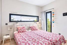 Tavira – 3-bedroom villa with rooftop pool, sea views and garage