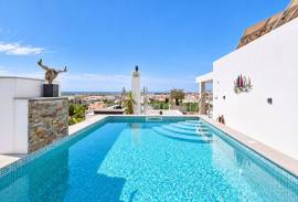 Tavira – 3-bedroom villa with rooftop pool, sea views and garage