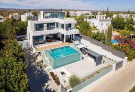 Tavira - Contemporary 4-bedroom villa with pool, lift and garage Tavira - Contemporary 4-bedroom villa with pool, lift and garage