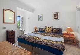 Carvoeiro – Spacious 3-bedroom villa with pool and mature gardens
