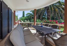 Carvoeiro – Spacious 3-bedroom villa with pool and mature gardens