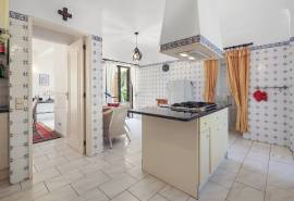 Carvoeiro – Spacious 3-bedroom villa with pool and mature gardens