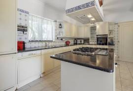 Carvoeiro – Spacious 3-bedroom villa with pool and mature gardens