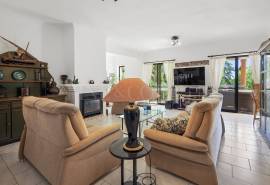 Carvoeiro – Spacious 3-bedroom villa with pool and mature gardens