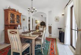 Carvoeiro – Spacious 3-bedroom villa with pool and mature gardens